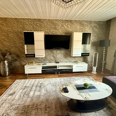 Apartment Schönes City-apartment Im Zentrum Mit Balkon! *