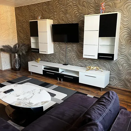 Schoenes City-apartment Im Zentrum Mit Balkon! *