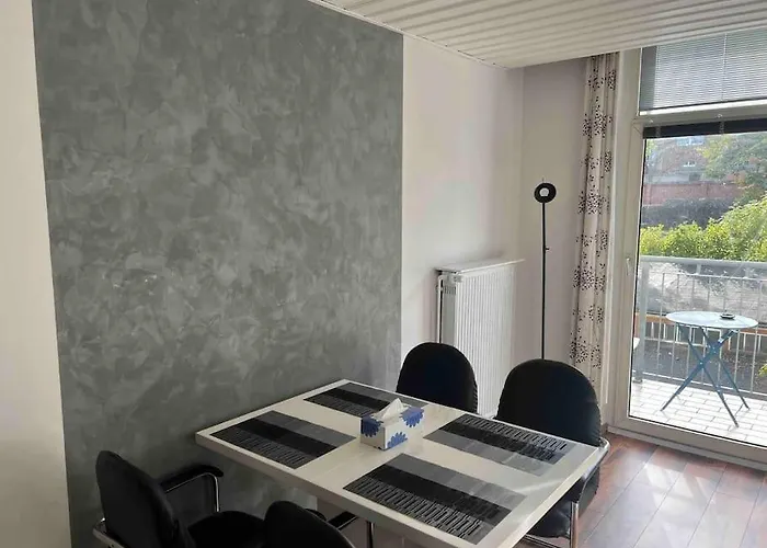 Schoenes City-apartment Im Zentrum Mit Balkon! Appartement