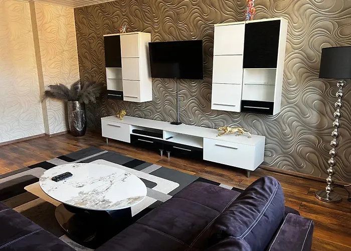 Schoenes City-apartment Im Zentrum Mit Balkon! *