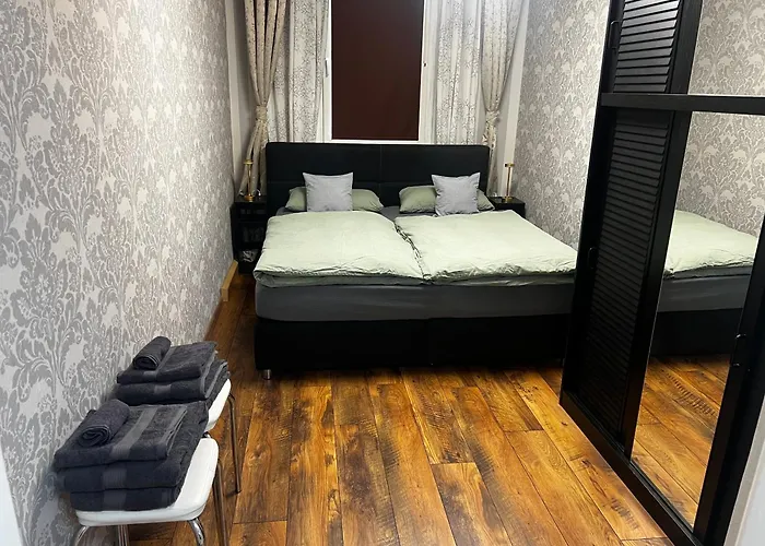 Schoenes City-apartment Im Zentrum Mit Balkon! *